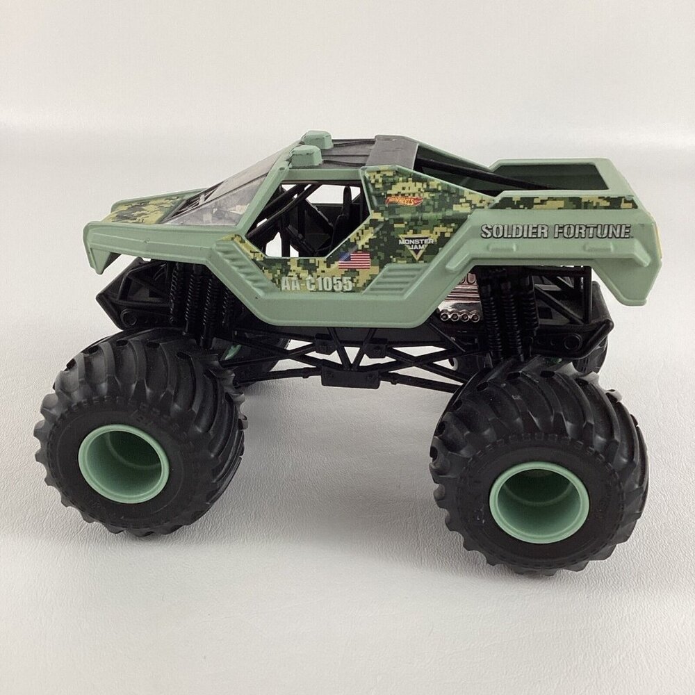 Hot Wheels Monster Jam Truck Soldier Fortune Military 1:24 Vehicle 2015 Mattel B - Picture 4 of 6